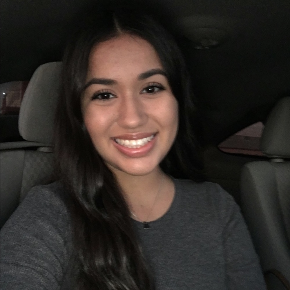 Meet your Posher, Alexia